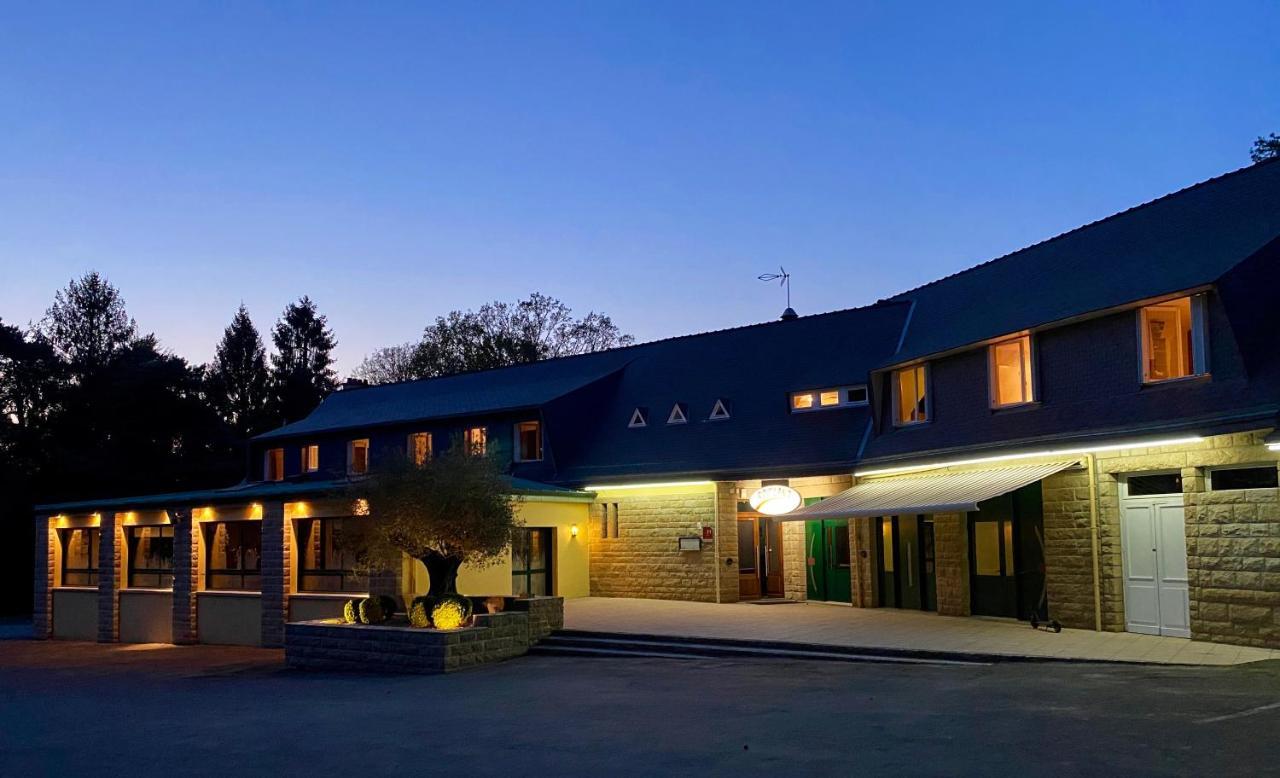 Hotel Roc Land Les Portes du Coglais エクステリア 写真