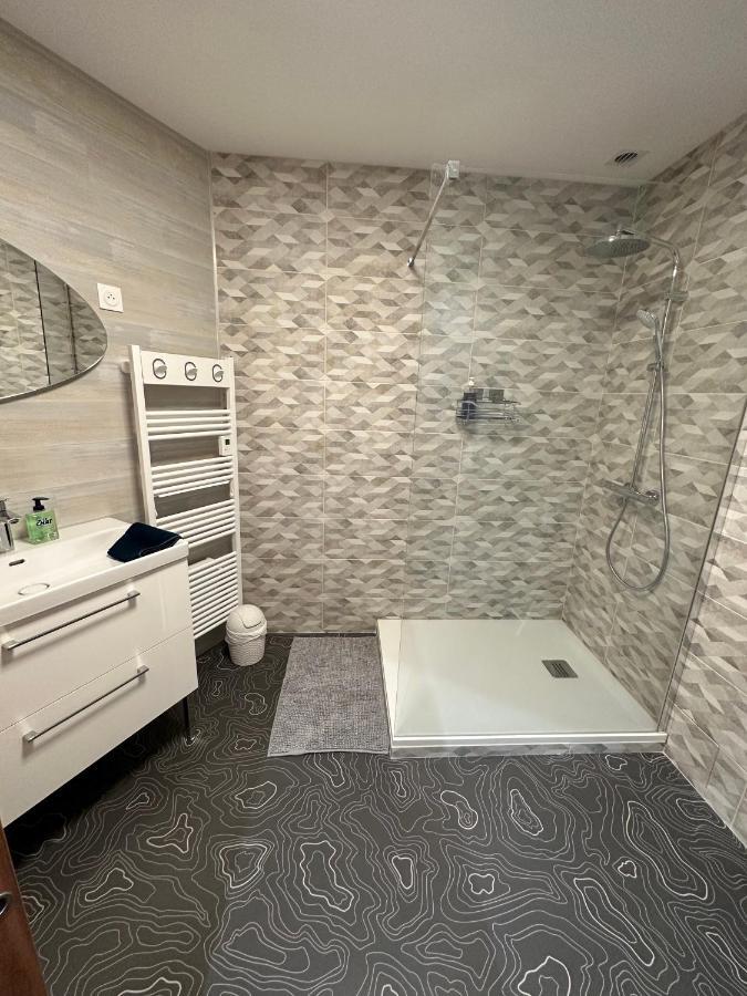 Hotel Roc Land Les Portes du Coglais エクステリア 写真