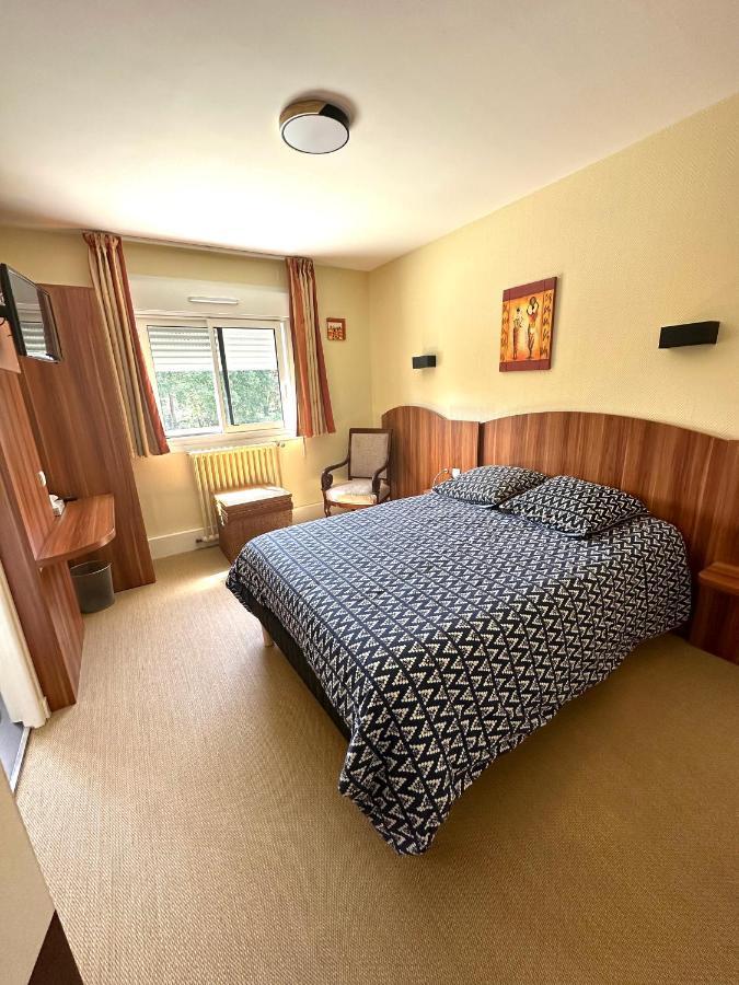 Hotel Roc Land Les Portes du Coglais エクステリア 写真