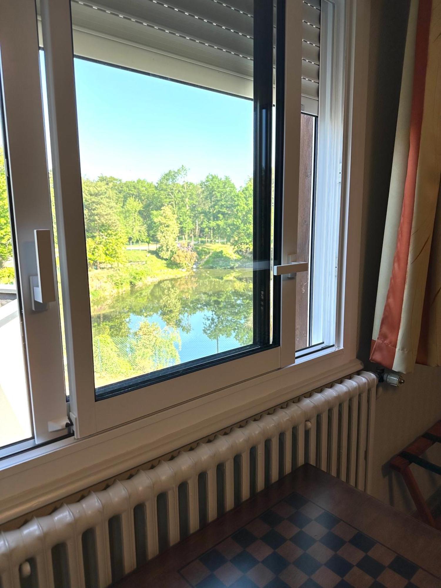 Hotel Roc Land Les Portes du Coglais エクステリア 写真