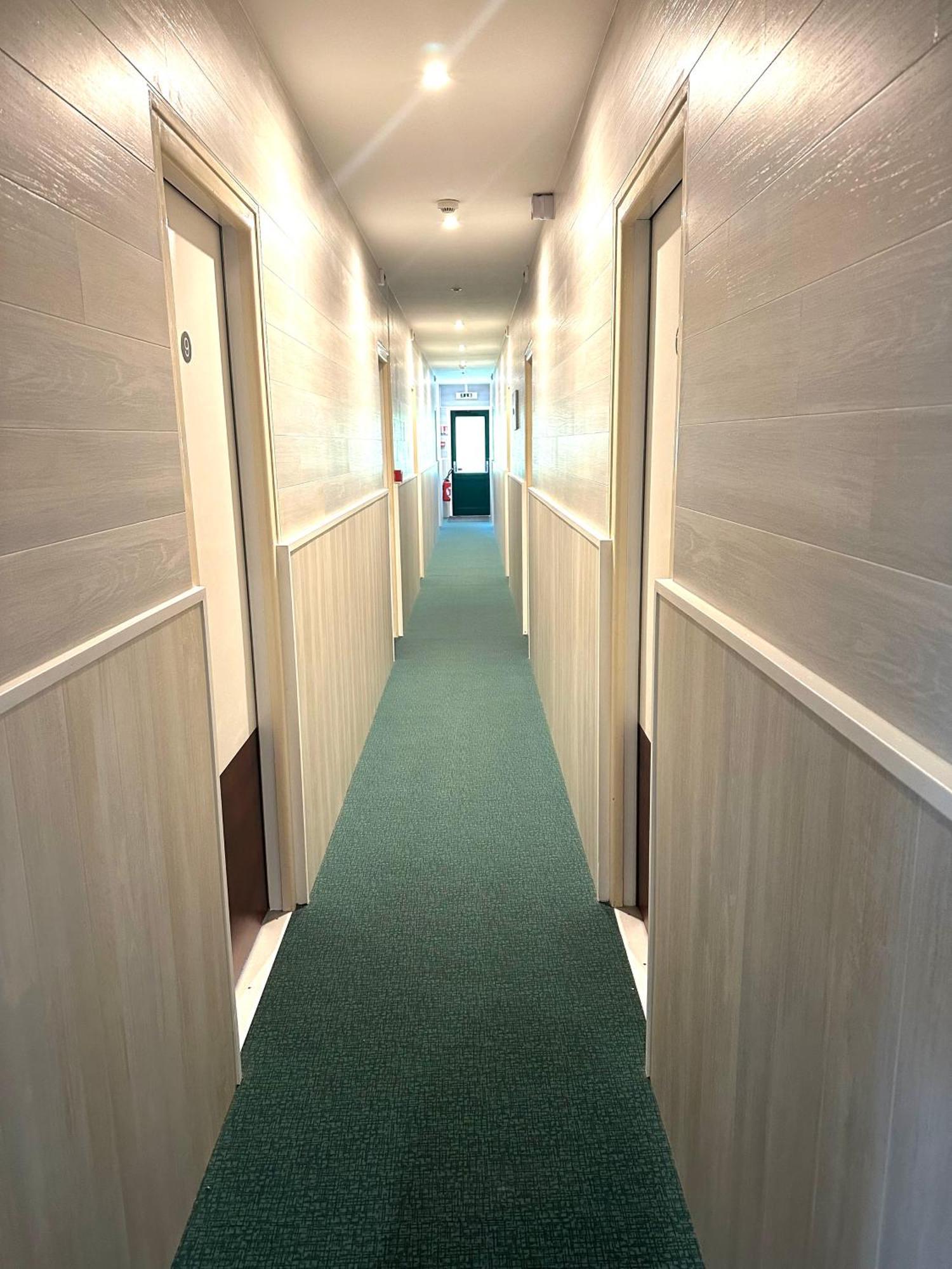 Hotel Roc Land Les Portes du Coglais エクステリア 写真