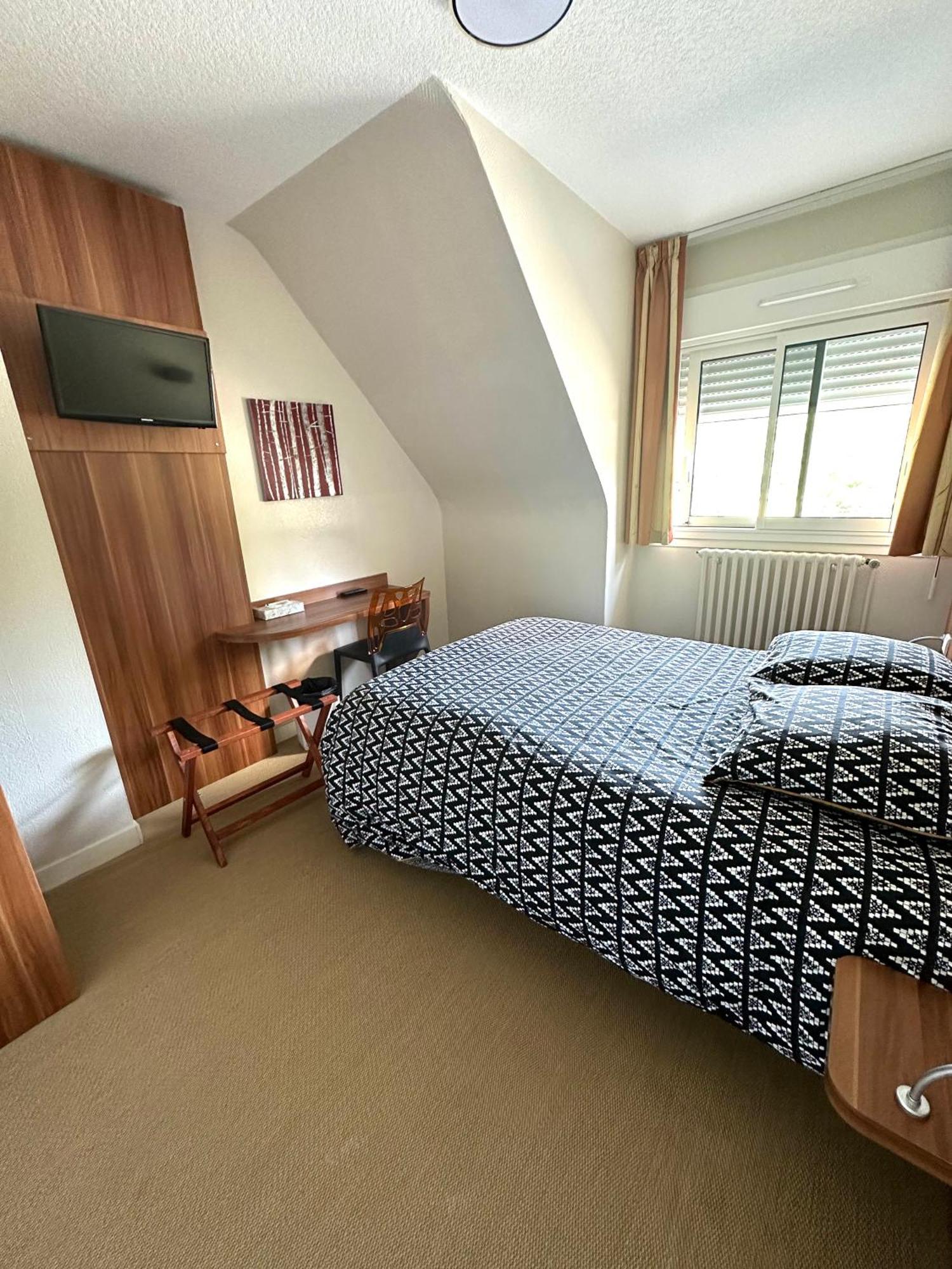 Hotel Roc Land Les Portes du Coglais エクステリア 写真