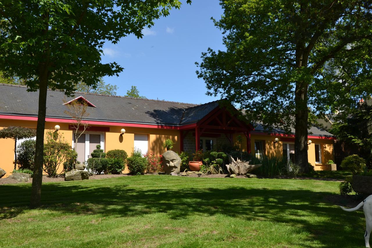 Hotel Roc Land Les Portes du Coglais エクステリア 写真