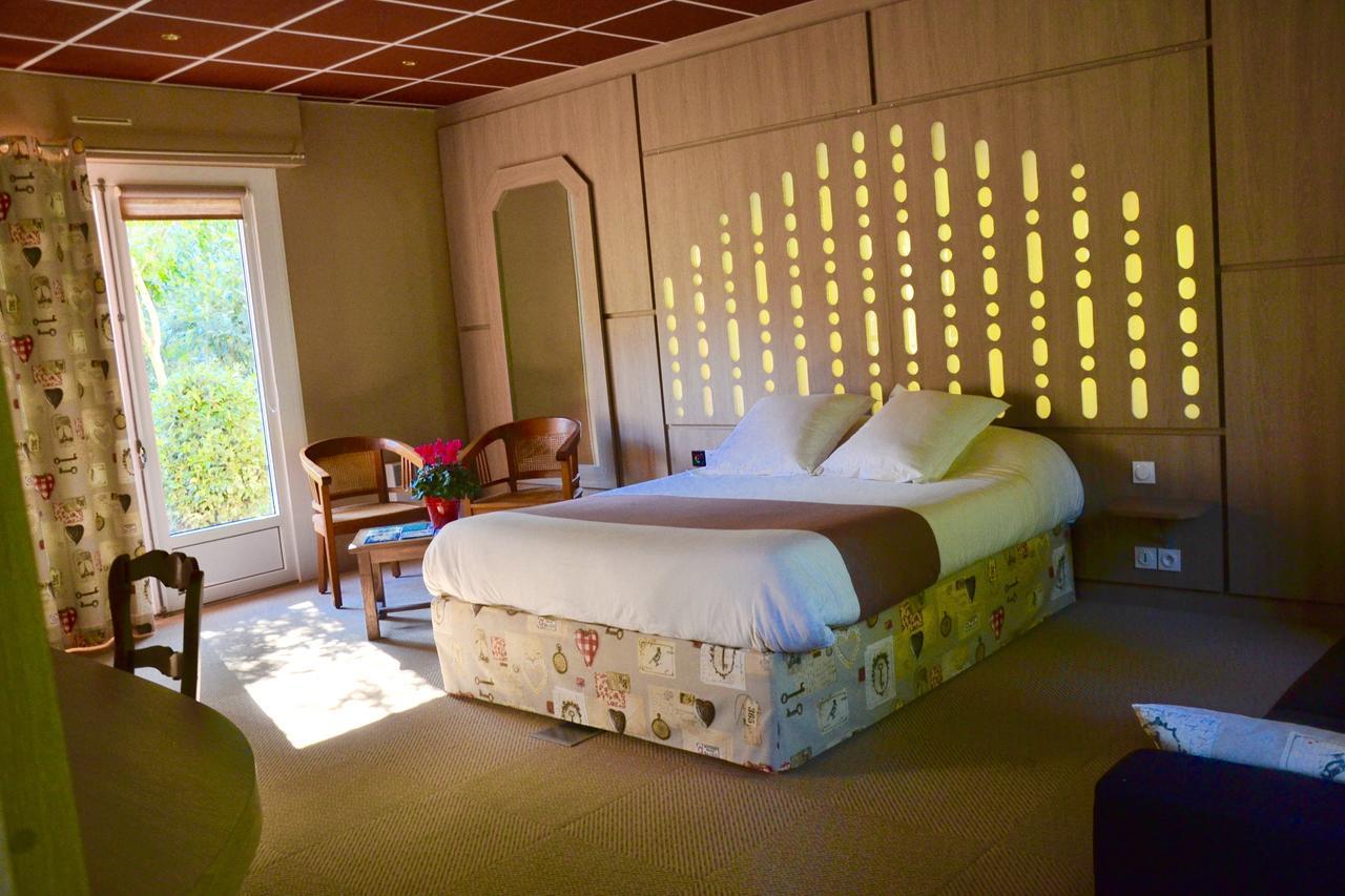 Hotel Roc Land Les Portes du Coglais エクステリア 写真